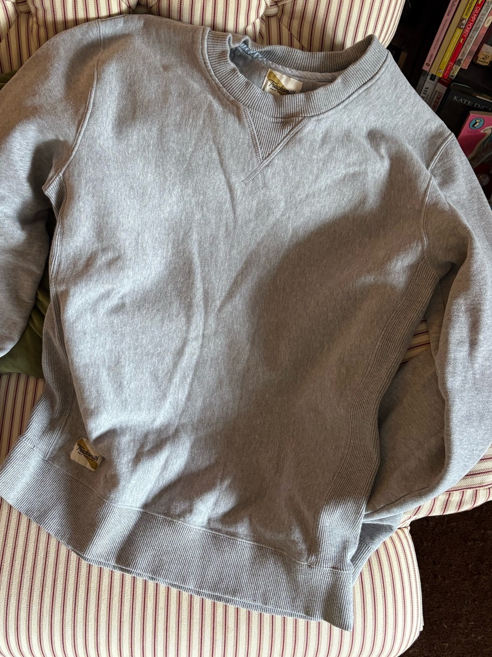 Tracksmith men’s crewneck sweatshirt! - Picture 2 of 5